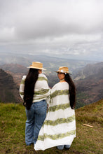 Load image into Gallery viewer, Pareo - White Fern Lei
