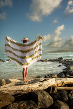 Load image into Gallery viewer, Pareo - White Fern Lei
